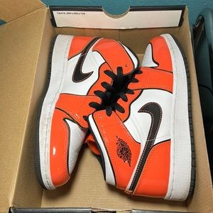 Jordan 1 Mids
